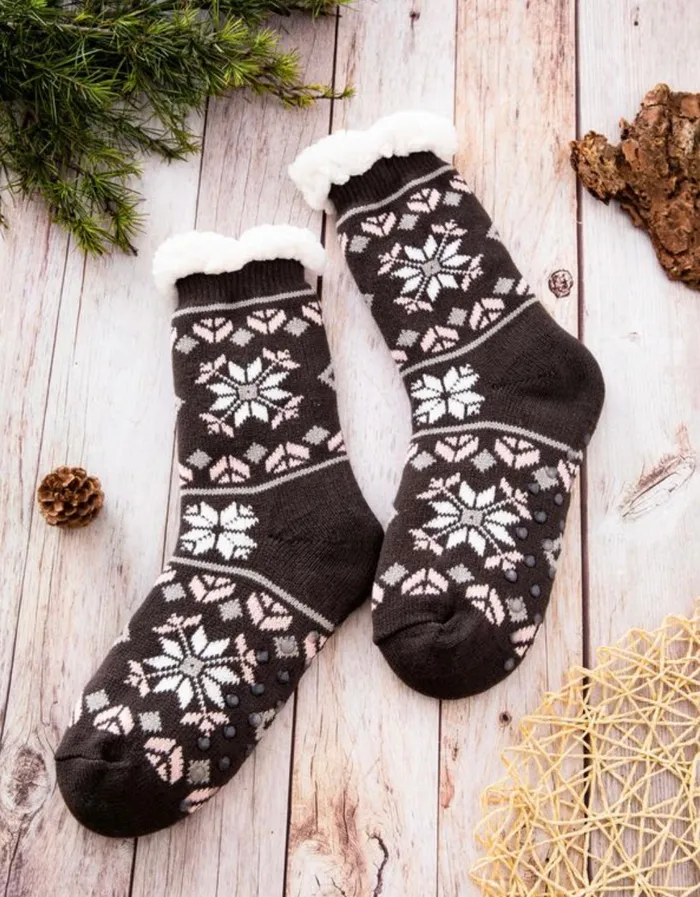 Candlewick Gift Shop Earrings Ladies Winter Socks