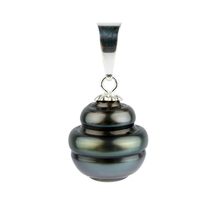 Deep IndigoGreen Circled Tahitian Pearl Pendant on Sterling Silver Kamoka Pearl Necklaces Deep IndigoGreen Circled Tahitian Pearl Pendant on Sterling Silver Kamoka Pearl Necklaces
