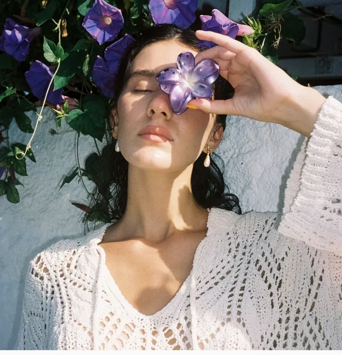 emi jay Earrings SUPER BLOOM CLIP IN IRIS PEARL emi jay Earrings SUPER BLOOM CLIP IN IRIS PEARL