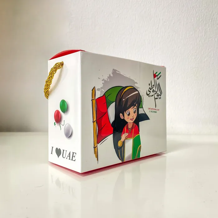 Necklaces RESIN ART HUB UAE Themed Packing Box With Golden Strip for Ecom Packs
