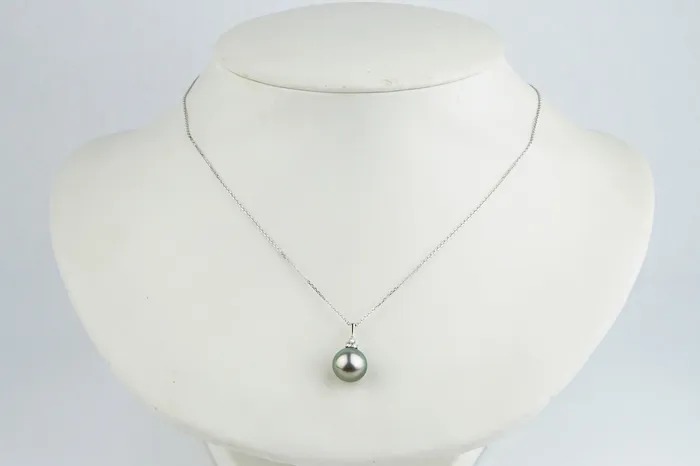 Pink Peacock Tahitian Pearl Diamond Toru Necklace on 14K White Gold Kamoka Pearl Necklaces