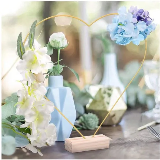 Resin Art Hub Necklaces Heart Shaped Golden Color Metal Stand With Wooden Base