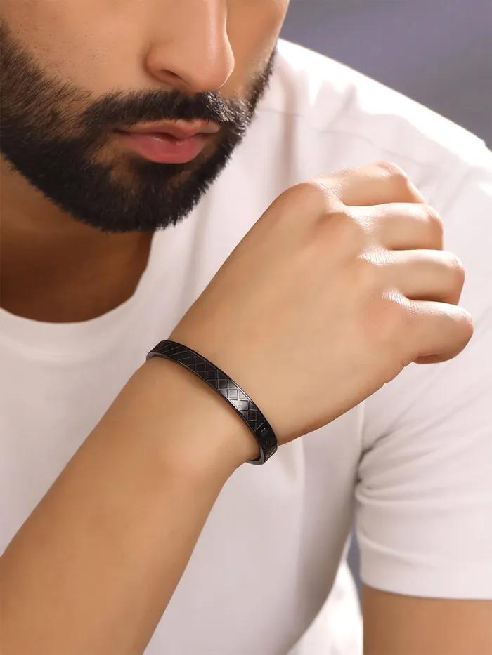 Yellow Chimes Mens Kada Bracelet Fashion Black Stainless Steel One Size GiftReady Bracelets