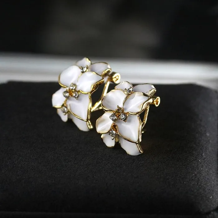 Yellow Chimes Necklaces Yellow Chimes Earrings for Women and Girls I Fashion Stud Earrings Combo of 2 Pairs GoldPlated Leaf Shaped Clip On Studs I Birthday Gift for Girls and Women Anniversary Gift for Wife